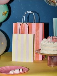 Torba prezentowa w paski 4 pack - wielobarwny. Torebki klasyczne damskie Sinsay, bez wzorów, bez dodatków. Za 9.99 zł.