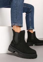 Czarne Botki Sztyblety z Imitacji Zamszu Zdobione Futrzanymi Wstawkami Ilitha. Czarne botki damskie Born2be, z futra, eleganckie, bez obcasa, na obcasie, bez zapięcia. Za 119.99 zł.