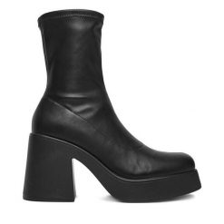 Botki DeeZee. Czarne botki damskie DeeZee, bez obcasa, na słupku, bez zapięcia. Za 219.99 zł.