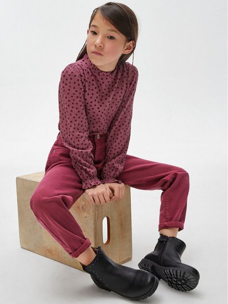 Mayoral Spodnie materiałowe 7.510 Fioletowy Regular Fit. Fioletowe spodnie dziewczęce Mayoral, z bawełny. Za 159.99 zł.