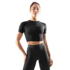 Damska koszulka treningowa crop top z krótkim rękawem Fitness Siroko Sculpt. Czarne bluzki sportowe damskie SIROKO, xs, bez wzorów, z tkaniny, bez ramiączek. Za 127.00 zł.