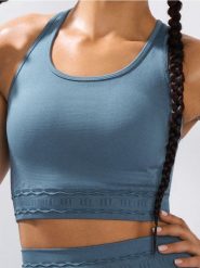 Top sportowy z ozdobnym przeszyciem w talii - turkusowy. Niebieskie topy sportowe damskie Sinsay, l, bez wzorów, bez ramiączek. W wyprzedaży za 17.99 zł.