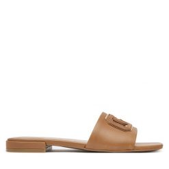 Klapki Guess. Brązowe klapki damskie Guess, z aplikacjami, bez obcasa. Za 309.99 zł.