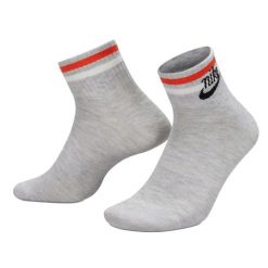 Skarpety Unisex Dla Dorosłych Essentials Everyday (zestaw 3 Sztuk). Szare skarpetki damskie Nike, bez wzorów. Za 127.99 zł.