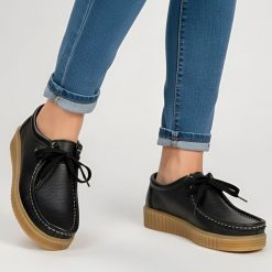 Półbuty damskie Hee, licowa cholewka ze skóry i wsuwane z miękkimi wkładkami, czarne, 84765. Czarne półbuty damskie Hee, bez wzorów, z jeansu, eleganckie, bez obcasa. Za 305.99 zł.