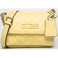 Guess Jeans - Torebka HWVG73.02780. Żółte torebki klasyczne damskie Guess Jeans, z aplikacjami, z bawełny, małe, pikowane, bez dodatków. W wyprzedaży za 299.90 zł.