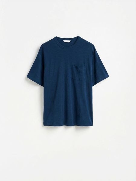 T-shirt boxy z kieszonką - granatowy. Niebieskie t-shirty męskie Reserved, l, bez wzorów, z bawełny, bez kołnierzyka. Za 59.99 zł.