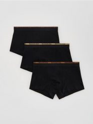 3 pack bokserek Classic - czarny. Czarne bokserki męskie Reserved, bez wzorów, z bawełny. Za 69.99 zł.