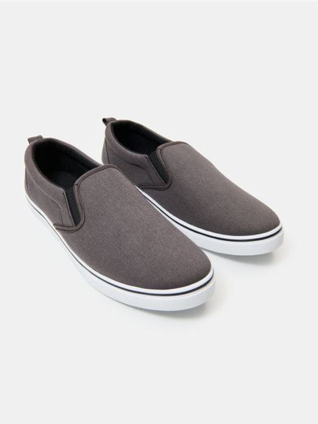 Trampki typu slip-on - szary. Szare trampki i tenisówki męskie Sinsay, bez wzorów, bez zapięcia. Za 29.99 zł.