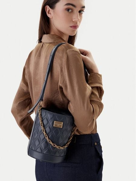 Marciano Guess Torebka 6RGZ13 7415A Granatowy. Niebieskie torebki klasyczne damskie Marciano Guess, z aplikacjami, ze skóry, bez dodatków. Za 889.99 zł.