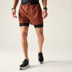 Shorty Męskie Movement II. Czerwone szorty męskie Dare 2b, bez wzorów, sportowe. Za 211.99 zł.