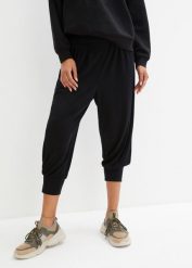 Spodnie haremki, dł. 3/4. Czarne spodnie materiałowe damskie bonprix, bez wzorów, z dżerseju, sportowe. Za 79.99 zł.