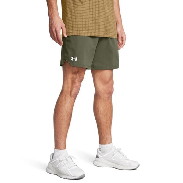 Spodenki krótkie męskie Under Armour Vanish Woven 6in Shorts. Zielone szorty męskie Under Armour, bez wzorów, sportowe. Za 119.99 zł.