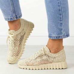 Beżowe przewiewne półbuty damskie T.Sokolski 1982. Brązowe półbuty damskie Sokolski, w ażurowe wzory, z tkaniny, klasyczne, z okrągłym noskiem, bez obcasa. Za 189.00 zł.