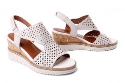 TAMARIS 1-28218-42 418 M2821842 ivory, sandały damskie. Brązowe sandały damskie Tamaris, bez wzorów, bez obcasa, na koturnie. Za 209.94 zł.