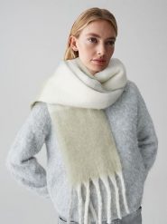 OPUS Szal w kolorze miętowo-kremowym rozmiar: onesize. Zielone szaliki i kominy damskie Opus, bez wzorów, z materiału. Za 141.19 zł.