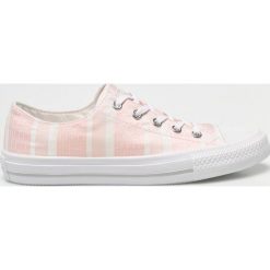Converse - Tenisówki. Czerwone trampki i tenisówki damskie Converse, bez wzorów, z gumy. W wyprzedaży za 139.90 zł.