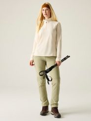 Regatta Spodnie funkcyjne Zipp-Off "Travel Light II" w kolorze khaki rozmiar: 42. Brązowe spodnie dresowe damskie Regatta, bez wzorów, z materiału. Za 185.76 zł.