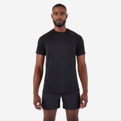 Koszulka do biegania męska Kiprun Run 500 Comfort. Czarne t-shirty sportowe męskie KIPRUN, na lato, l, z materiału, bez ramiączek, do biegania. Za 99.99 zł.