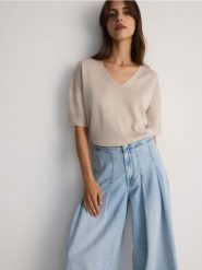 Sweter z wiskozą - beżowy. Brązowe swetry klasyczne damskie Reserved, l, z dzianiny, bez kołnierzyka. W wyprzedaży za 59.99 zł.