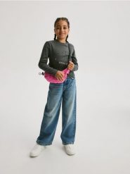 Koszulka z nadrukiem - ciemnoszary. Szare koszulki dziewczęce Reserved, bez wzorów, z bawełny, bez ramiączek. W wyprzedaży za 15.99 zł.