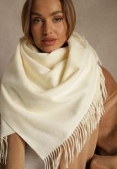 Jasnobeżowy Bawełniano-Wiskozowy Szalik w Kształcie Trójkąta z Frędzlami Vetisara. Brązowe szaliki i kominy damskie Renee, bez wzorów, z bawełny. Za 39.99 zł.