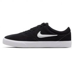 Buty do chodzenia męskie Nike Charge Suede. Czarne buty fitness męskie Nike, na fitness i siłownię. Za 378.00 zł.