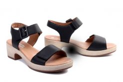 RIEKER REMONTE D0N52-00 black, sandały damskie. Czarne sandały damskie Rieker Remonte, bez wzorów, ze skóry, bez obcasa, na obcasie. Za 251.93 zł.