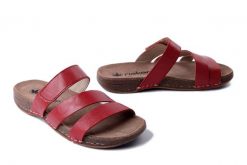 RIEKER 61450-33 red, klapki damskie. Czerwone klapki damskie Rieker, bez wzorów, bez obcasa. Za 231.92 zł.