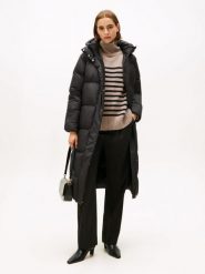 Tommy Hilfiger płaszcz puchowy Kobiety Sztuczne włókno czarny, M. Czarne płaszcze damskie Tommy Hilfiger, na zimę, m, bez wzorów, z puchu. Za 1,199.95 zł.