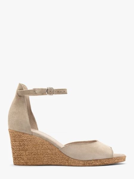 Beżowe sandały ze skóry welurowej na koturnie. Brązowe sandały damskie Ryłko, bez wzorów, z gumy, bez obcasa, na koturnie. Za 379.99 zł.