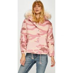Tally Weijl - Kurtka. Czerwone kurtki damskie TALLY WEIJL, m, bez wzorów, z bawełny, z kapturem. W wyprzedaży za 179.90 zł.