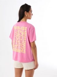 Bawełniana koszulka z nadrukiem wakacyjnym - różowy. Czerwone t-shirty damskie Sinsay, l, bez wzorów, z bawełny, bez kołnierzyka. Za 25.99 zł.