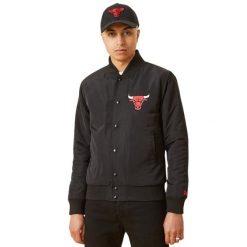 Kurtka Chicago Bulls Logo. Czarne kurtki męskie New Era, m, bez wzorów, z materiału, retro, bez kaptura. Za 444.95 zł.