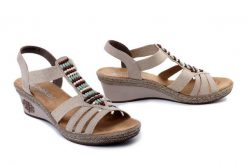 RIEKER V2451-62 beige, sandały damskie. Brązowe sandały damskie Rieker, bez wzorów, bez obcasa, na koturnie. Za 209.93 zł.