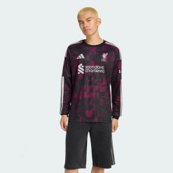 Koszulka z trzeciego zestawu z długim rękawem Liverpool FC 26/27. Czarne koszulki męskie z długim rękawem Adidas, l, z dzianiny, bez ramiączek, do piłki nożnej, climacool (adidas). Za 479.00 zł.