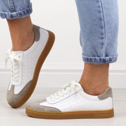 Białe skórzane półbuty damskie Filippo Dp6128/26. Białe półbuty damskie Filippo, bez wzorów, ze skóry, eleganckie, bez obcasa. Za 219.00 zł.