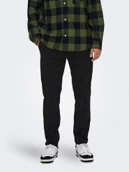 ONLY & SONS Spodnie chino w kolorze czarnym rozmiar: W28/L30. Czarne spodnie materiałowe męskie Only & Sons, bez wzorów, z materiału. Za 83.62 zł.