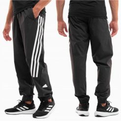 Męskie spodnie dresowe adidas Future Icons 3S Woven. Białe spodnie sportowe męskie Adidas, z dresówki. Za 229.99 zł.