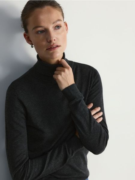 Golf z wełną - ciemnoszary. Szare golfy damskie Reserved, l, bez wzorów, z dzianiny, bez ramiączek. Za 119.99 zł.