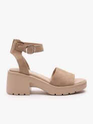 Piaskowe sandały na traperowym spodzie. Brązowe sandały damskie Ryłko, bez wzorów, ze skóry, bez obcasa, na obcasie. Za 379.99 zł.