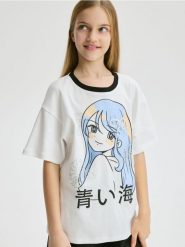 Bawełniany t-shirt z aplikacją - złamana biel. Koszulki dziewczęce Reserved, z aplikacjami, z bawełny, bez ramiączek. W wyprzedaży za 17.99 zł.