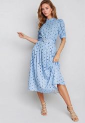 Niebieska Sukienka Midi z Gumką w Talii i Materiałowym Paskiem z Klamrą Maerali. Niebieskie sukienki damskie Born2be, na imprezę, l, bez wzorów, z materiału, eleganckie, bez kołnierzyka, bez ramiączek, midi, rozkloszowane. Za 139.99 zł.