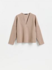 Bluza z dekoltem V - brązowy. Brązowe bluzy bez kaptura damskie Reserved, l, z bawełny. Za 89.99 zł.