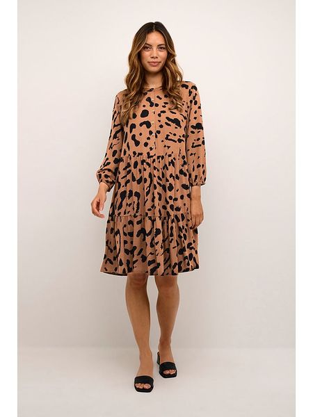 CULTURE Sukienka w kolorze beżowym rozmiar: M. Brązowe sukienki damskie Culture, m, bez wzorów, z wiskozy, bez kołnierzyka, bez ramiączek, midi, rozkloszowane. Za 130.99 zł.