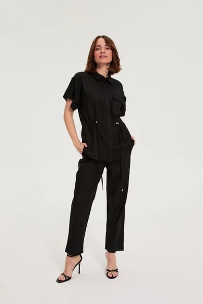 Spodnie z wiskozy i lnu czarne. Czarne spodnie materiałowe damskie MOODO, bez wzorów, z bawełny. Za 139.99 zł.