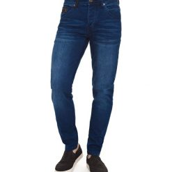 Dżinsy w kolorze niebieskim. Niebieskie jeansy męskie Lonsdale, Kangol, Crosshatch. W wyprzedaży za 159.95 zł.