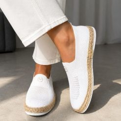 Białe espadryle damskie Vinceza 13659. Białe espadryle damskie VINCEZA, bez wzorów, z bawełny, bez obcasa. W wyprzedaży za 116.10 zł.