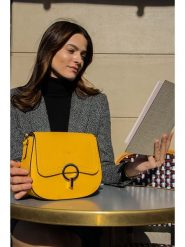 Victor & Hugo Paris Skórzana torebka "Silvia" w kolorze żółtym - 23 x 18 x 7 cm rozmiar: onesize. Żółte torebki klasyczne damskie Victor & Hugo Paris, bez wzorów, z materiału, bez dodatków. Za 304.99 zł.