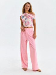 Eleganckie klasyczne spodnie z domieszką wiskozy - różowy. Czerwone spodnie materiałowe damskie Sinsay, bez wzorów, z wiskozy, eleganckie. Za 59.99 zł.